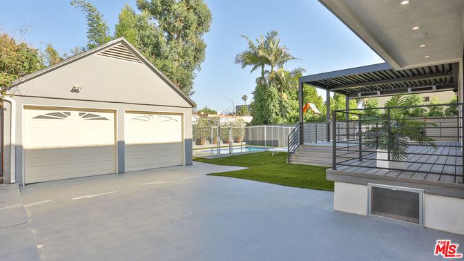 Backyard, Detached Garage, Exterior