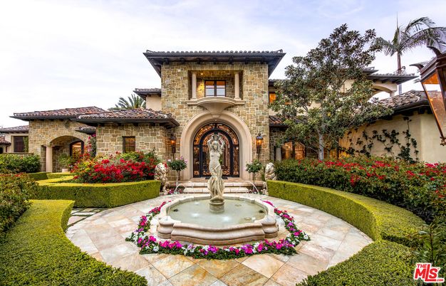 Exterior, Facade, Brick Facade, Mediterranean