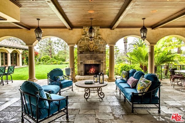 Exterior, Fireplace