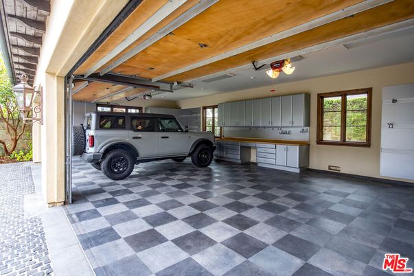 Garage, Interior