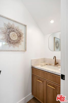 Bathroom, Interior, Recessed Lighting, Wood Texture Flooring