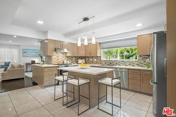 Interior, Kitchen, Living room, Pendant Lights, Recessed Lighting, Stainless Steel Appliances
