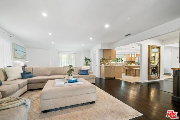 Interior, Kitchen, Living room, Pendant Lights, Recessed Lighting, Wood Texture Flooring