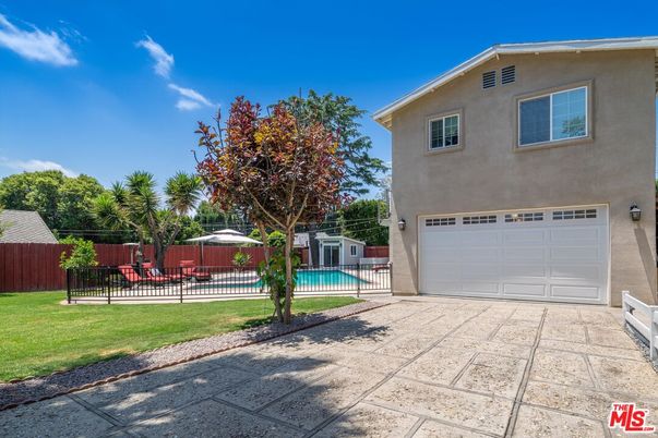 Backyard, Exterior, Pool