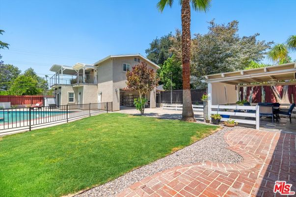 Backyard, Exterior, Pool