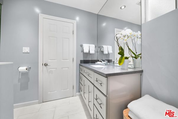 Bathroom, Dual Sink Vanities, Interior, Marble, Recessed Lighting