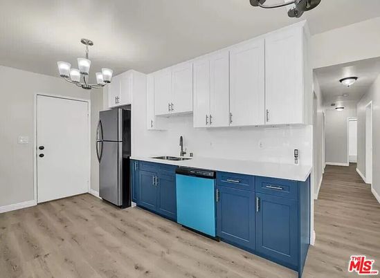 Chandelier, Interior, Kitchen, Wood Texture Flooring
