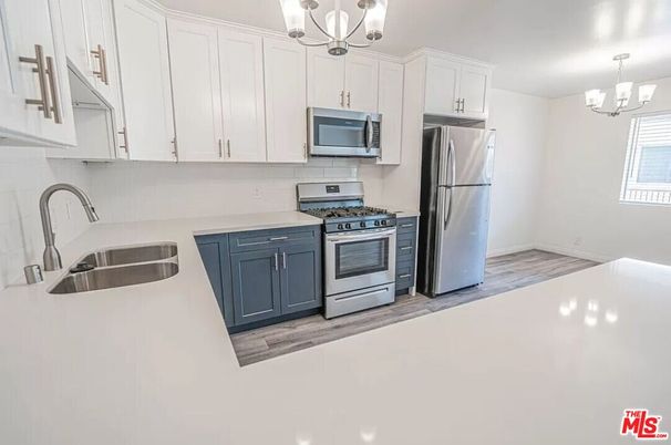 Chandelier, Interior, Kitchen, Stainless Steel Appliances, Wood Texture Flooring