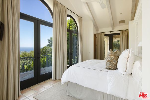 Bedroom, Interior, Water