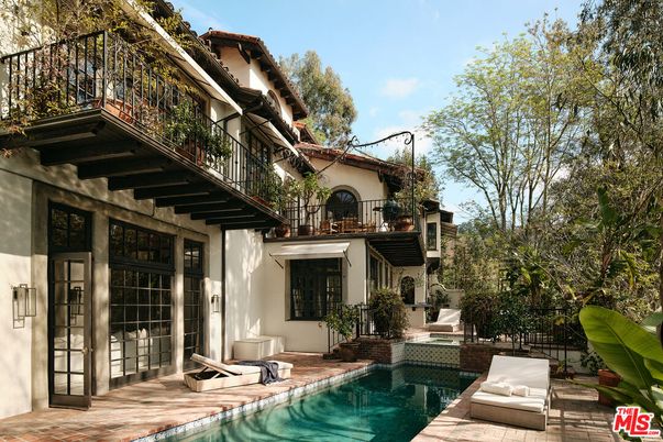 Exterior, Pool