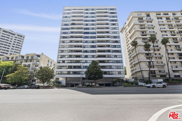 Exterior, Facade, Condo Building