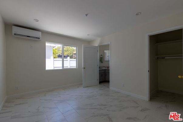 Empty room, Interior, Marble, Recessed Lighting