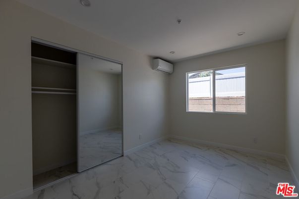 Empty room, Interior, Marble, Recessed Lighting