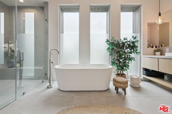 Bathroom, Free Standing Baths, Glass Shower, Interior, Pendant Lights, Recessed Lighting