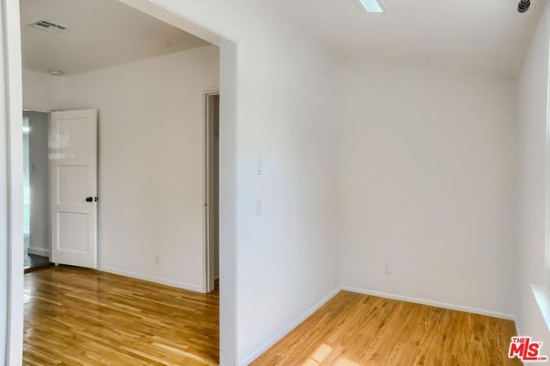 DE Listing image placeholder