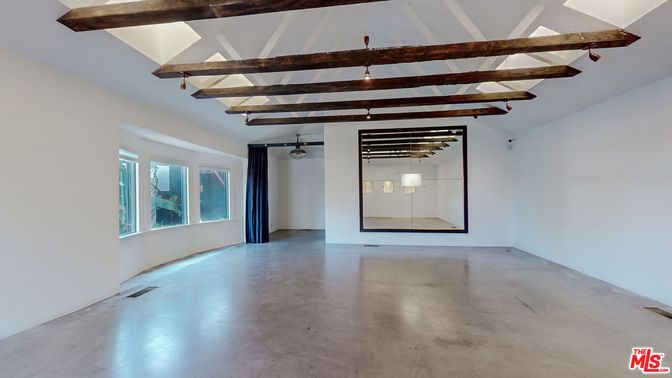 Empty room, Interior, Wooden Beams