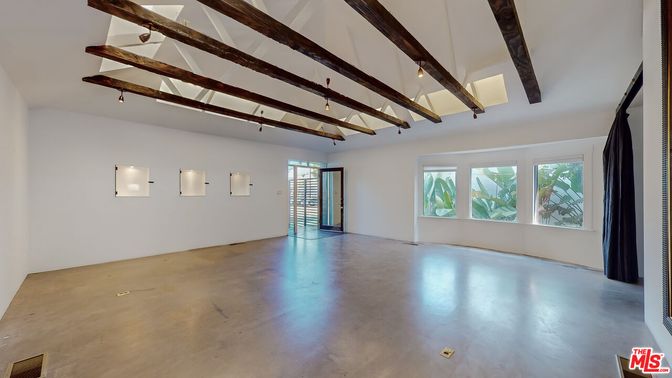 Empty room, Interior, Wooden Beams