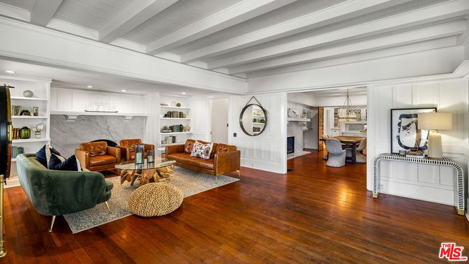 Dining room, Interior, Kitchen, Living room, Pendant Lights, Recessed Lighting, Wood Texture Flooring