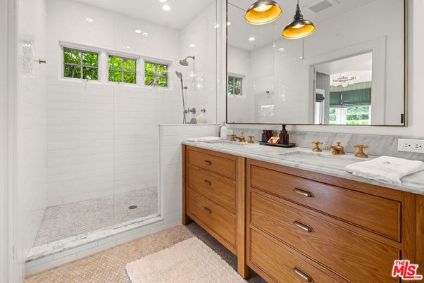 Bathroom, Glass Shower, Interior, Pendant Lights, Recessed Lighting