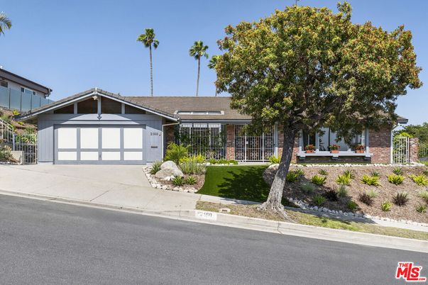 Attached, Exterior, Facade, Brick Facade, Ranch