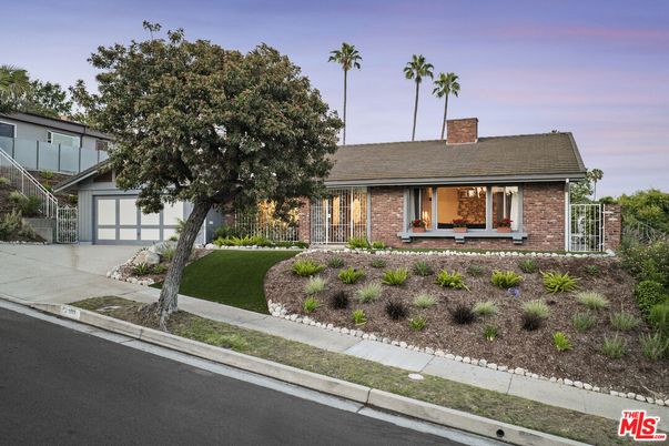 Attached, Exterior, Facade, Brick Facade, Ranch
