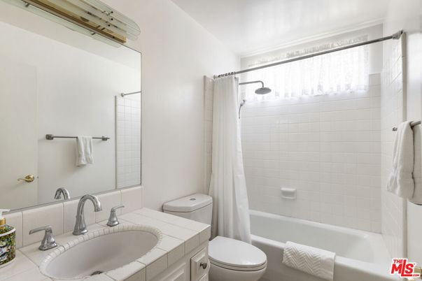 Bathroom, Interior, Tile Countertops