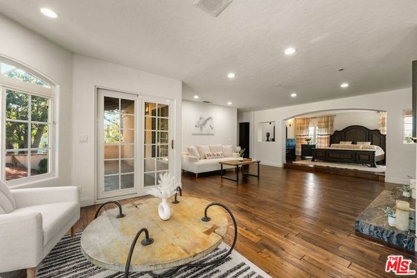 Bedroom, Interior, Living room, Recessed Lighting, Wood Texture Flooring
