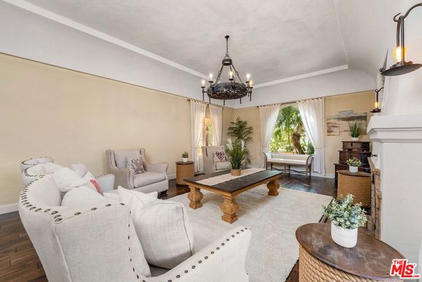 Chandelier, Fireplace, Interior, Living room, Pendant Lights, Wood Texture Flooring