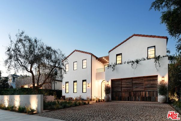 Attached, Exterior, Facade, Spanish Mediterranean