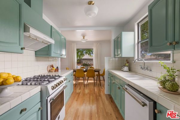 Dining room, Interior, Kitchen, Stainless Steel Appliances, Tile Countertops, Wood Texture Flooring