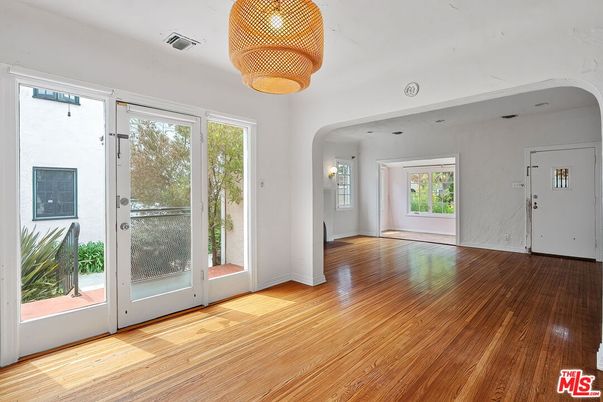 Empty room, Interior, Pendant Lights, Wood Texture Flooring