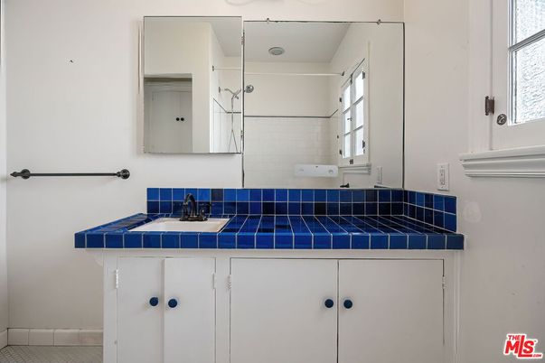 Bathroom, Interior, Tile Countertops