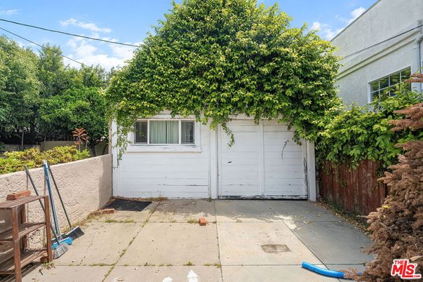 Detached Garage, Exterior