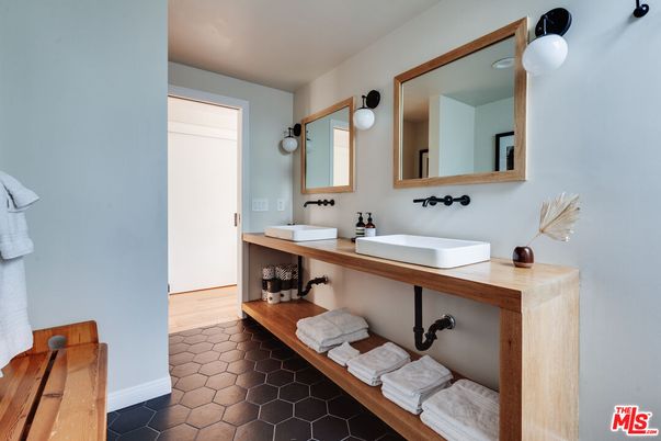 Bathroom, Dual Sink Vanities, Interior