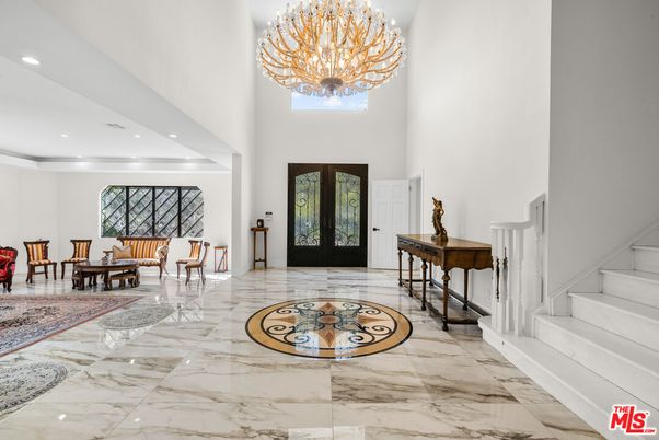 Chandelier, Interior, Marble, Recessed Lighting