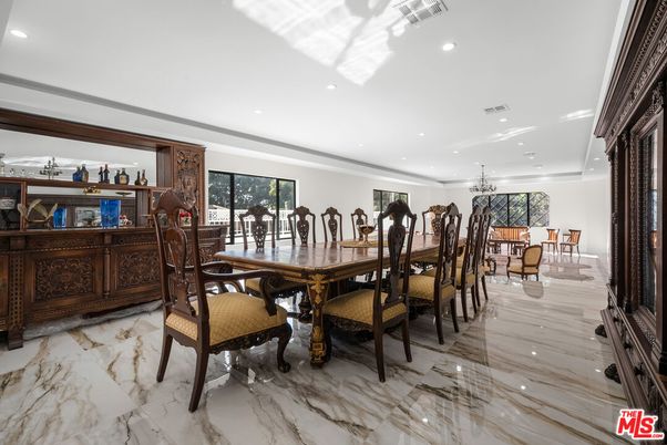 Chandelier, Dining room, Interior, Marble, Recessed Lighting