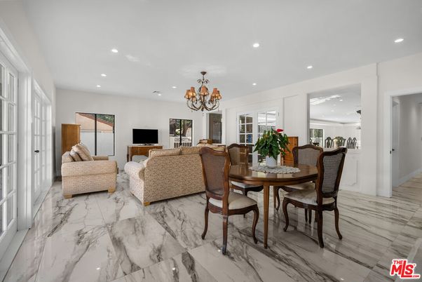 Chandelier, Dining room, Interior, Living room, Marble, Recessed Lighting