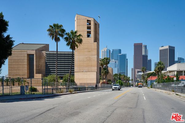 Exterior, Facade, Modern