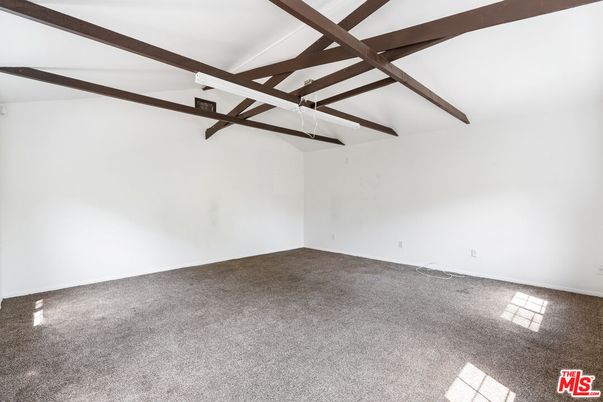 Empty room, Interior, Wooden Beams