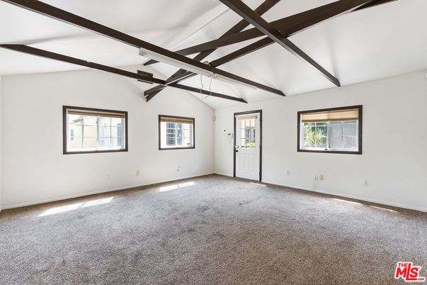 Empty room, Interior, Wooden Beams