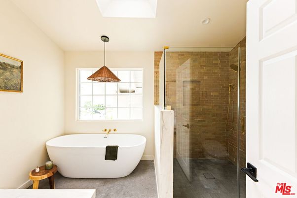 Bathroom, Free Standing Baths, Glass Shower, Interior, Pendant Lights, Recessed Lighting