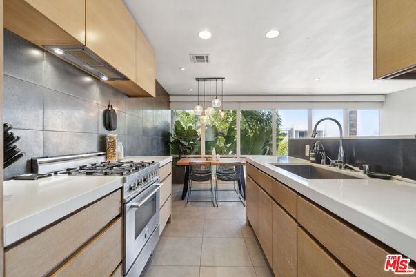 Dining room, Interior, Kitchen, Pendant Lights, Recessed Lighting, Stainless Steel Appliances