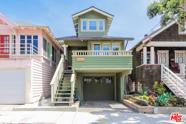 Attached, Exterior, Facade, American Craftsman