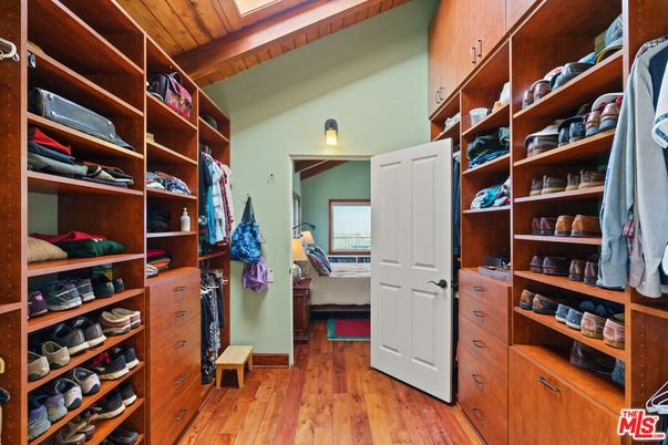 Interior, Walk-in Closets, Wood Texture Flooring