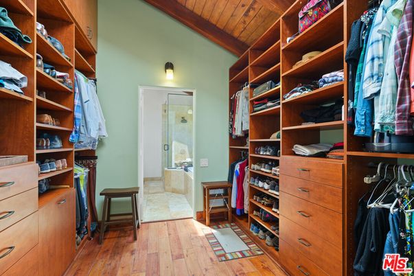 Bathroom, Interior, Walk-in Closets, Wood Texture Flooring