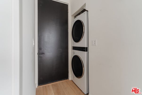 Interior, Utility Closets, Washer, Wood Texture Flooring