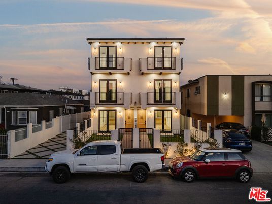 Exterior, Facade, Modern