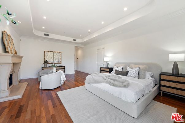 Bedroom, Fireplace, Interior, Recessed Lighting, Wood Texture Flooring