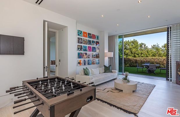 Billiard Table, Game Room, Interior, Living room, Recessed Lighting, Wood Texture Flooring