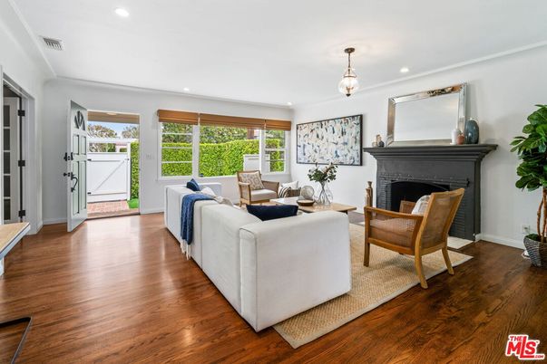 Fireplace, Interior, Living room, Pendant Lights, Recessed Lighting, Wood Texture Flooring